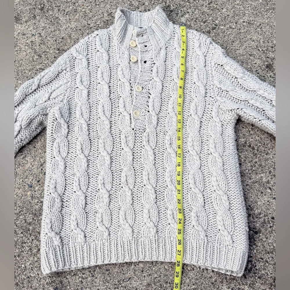 Club Monaco Cable Knit Quarter Neck -Button Sweater – Light Gray – Size L